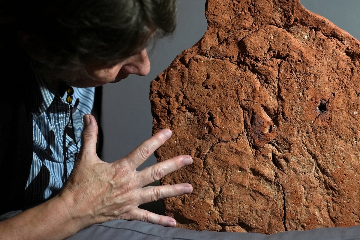 Mystery 4,000-year-old handprint found on Egyptian soul house