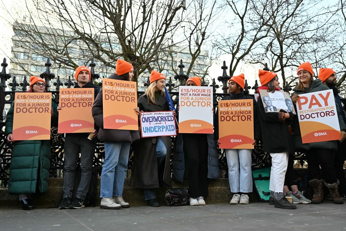 Just one in three back doctor strikes, poll shows as Streeting warned he ‘cannot afford to lose'