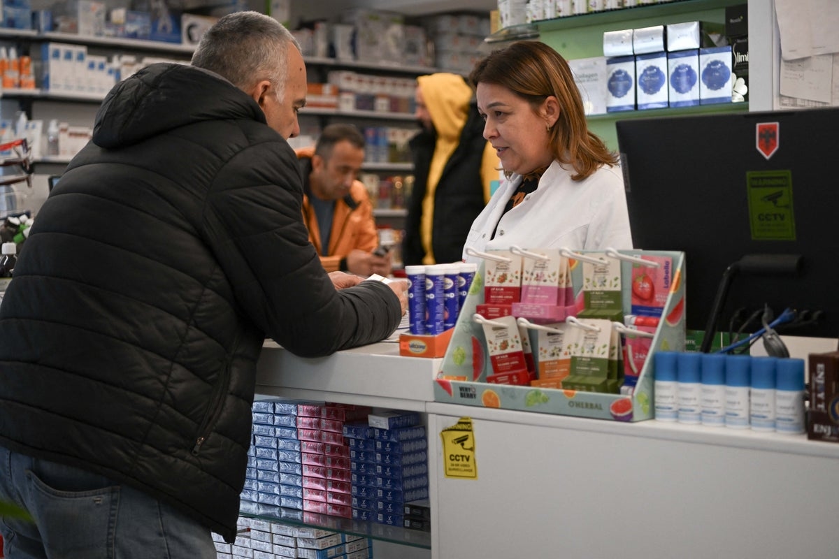 People may start to regain weight within weeks of discontinuing weight loss drugs, study finds