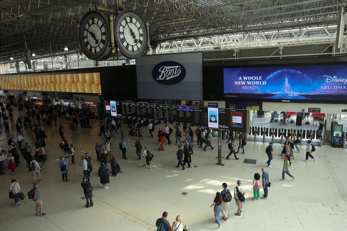 Major disruption at London Waterloo as SWR issues ‘do not travel warning'