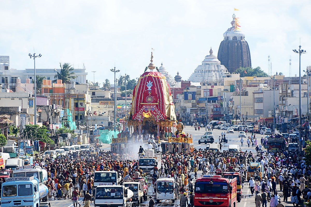 Hundreds fall ill amid sweltering heat and overcrowding at India chariot festival