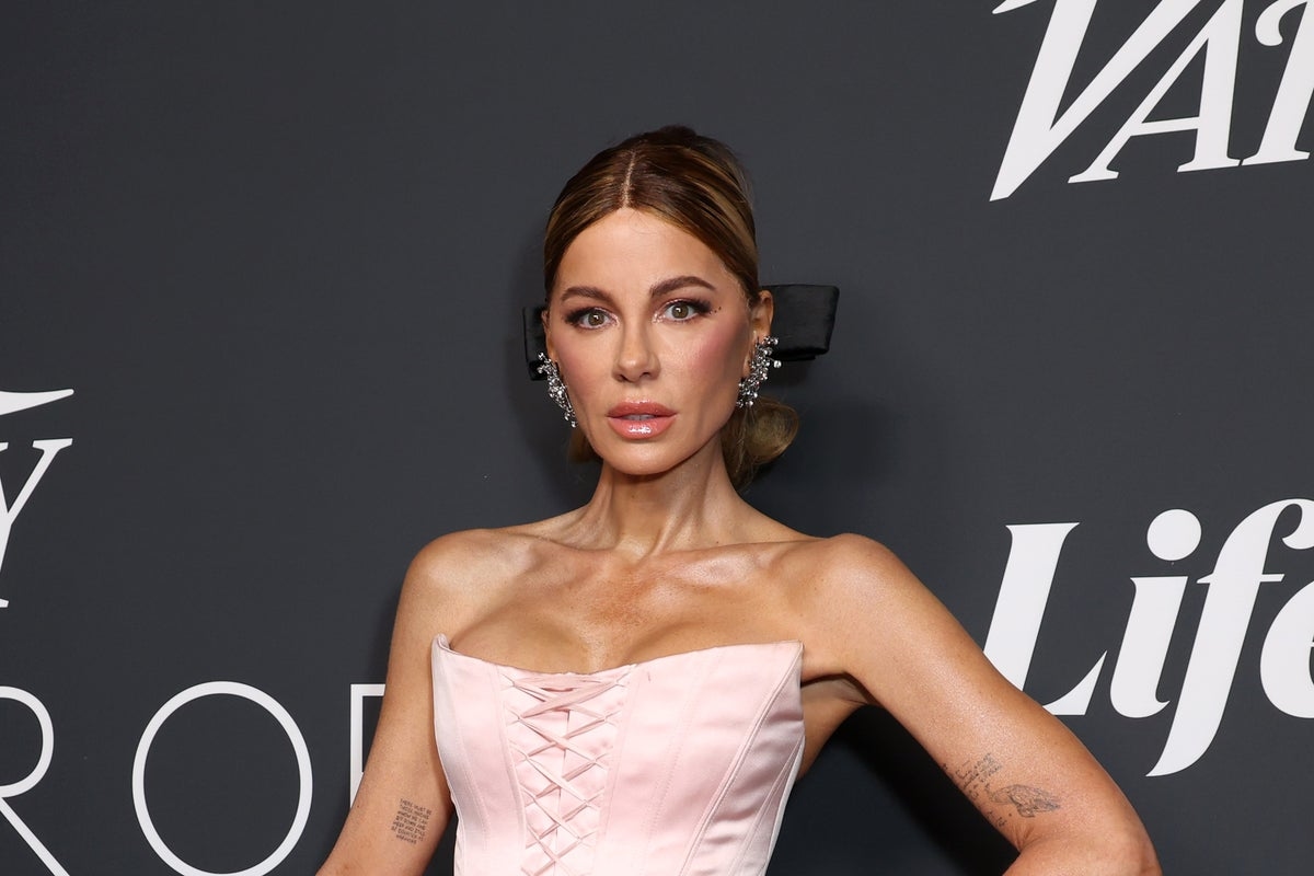 Kate Beckinsale says she's going through ‘deeply painful' time after fan questions her weight loss