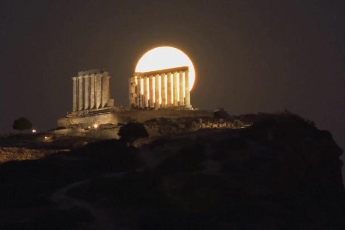 Buck moon shines over Greece's ancient Temple of Poseidon
