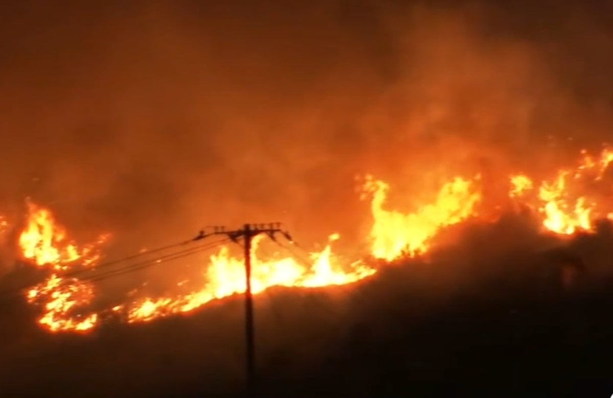 California's Wolf Fire mapped after residents told to flee 1,100-acre blaze
