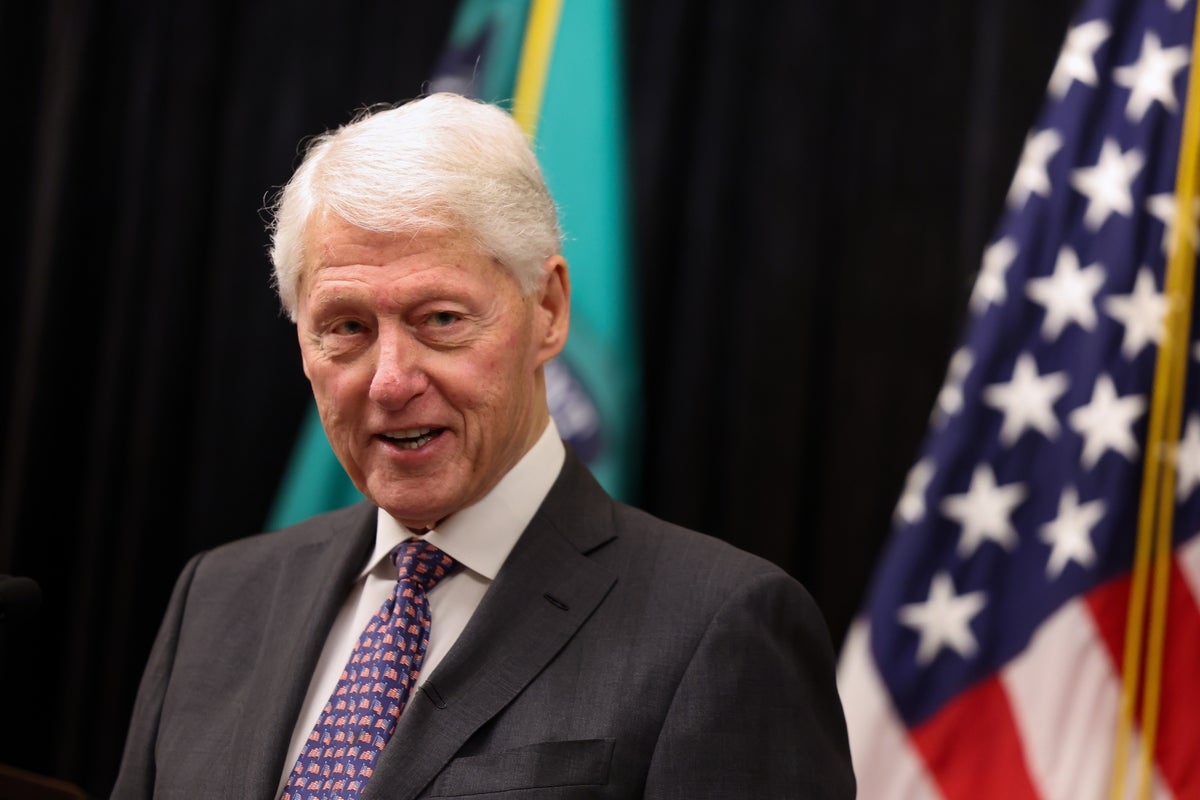 Bill Clinton wrote a birthday note to Jeffrey Epstein, according to bombshell report