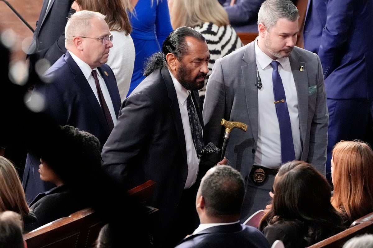 Democrat Al Green forced out of chamber after protesting Trump speech to Congress