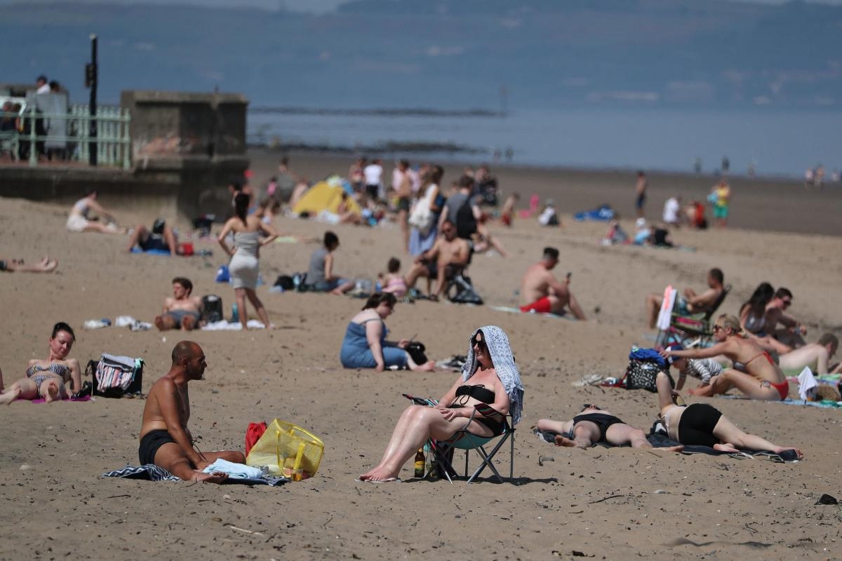 Warning not to swim in two Fife beaches due to pollution