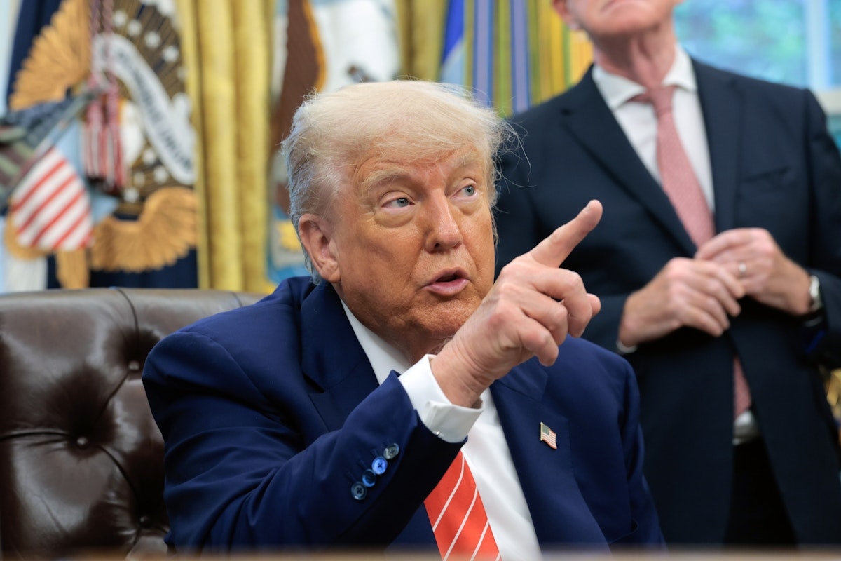 Trump Says Qatar Gift Is OK Because Reagan Did It Too (He Didn't)