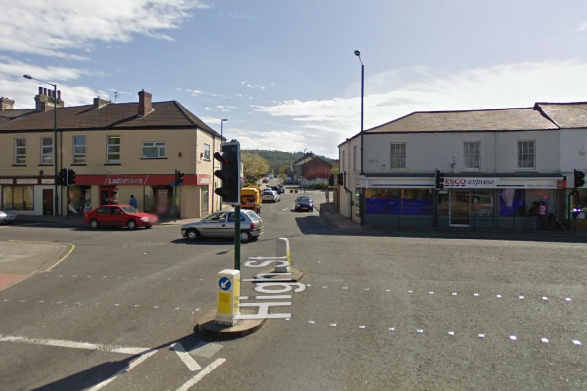 Car runs over cyclist's foot when he was waiting at junction before driving off