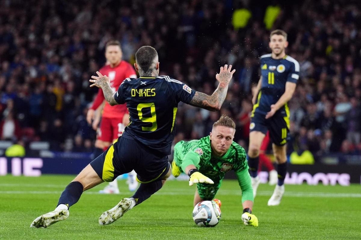 Sunderland's Marcin Bulka hope as transfer discussions progress