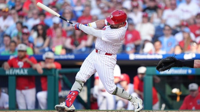 Kyle Schwarber makes history with fifth inning homerun against Yankees
