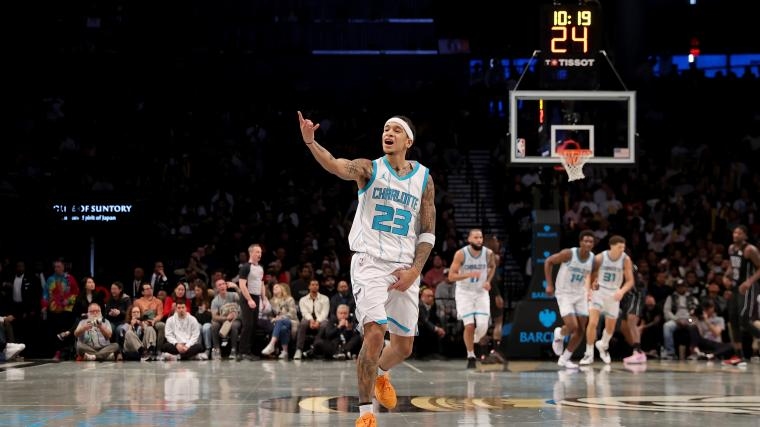 Hornets continue to build, bringing back veteran guard