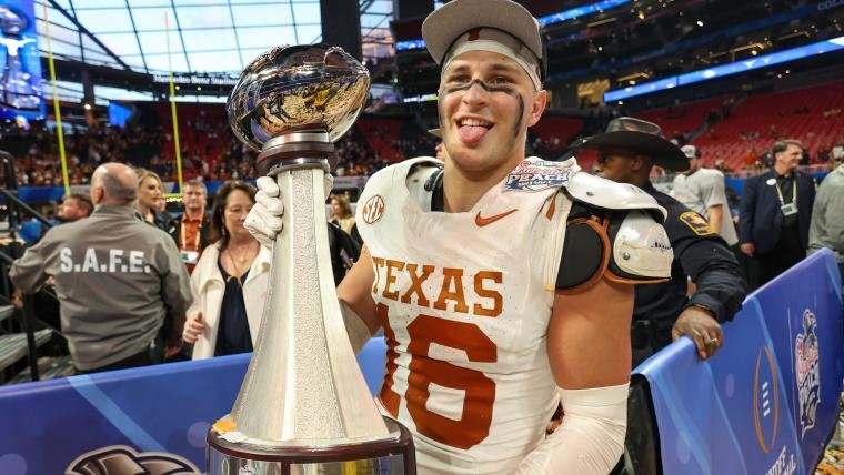 Texas Longhorns player honors flood victims at SEC Media Days