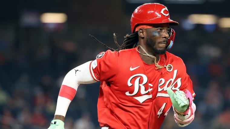 Reds' Elly De La Cruz trying on Terry Francona's glasses is the best thing you'll see today