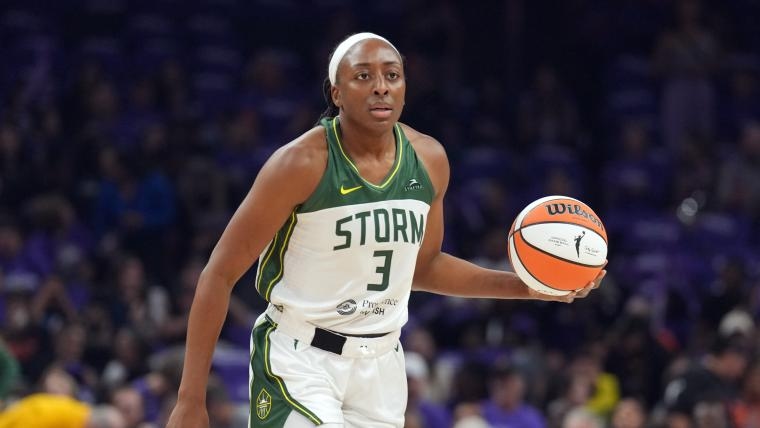 Nneka Ogwumike climbs historic list with big night before All-Star break