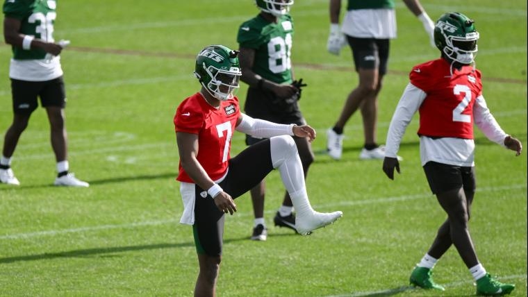 Jets' Aaron Glenn provides uncertain first injury update on Justin Fields