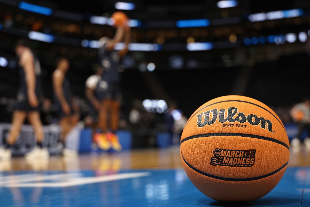 College Basketball Head Coach Quits For NBA Job