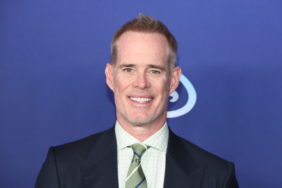 That's Awkward: Joe Buck's Interaction With Michael Strahan Sparks Rumors