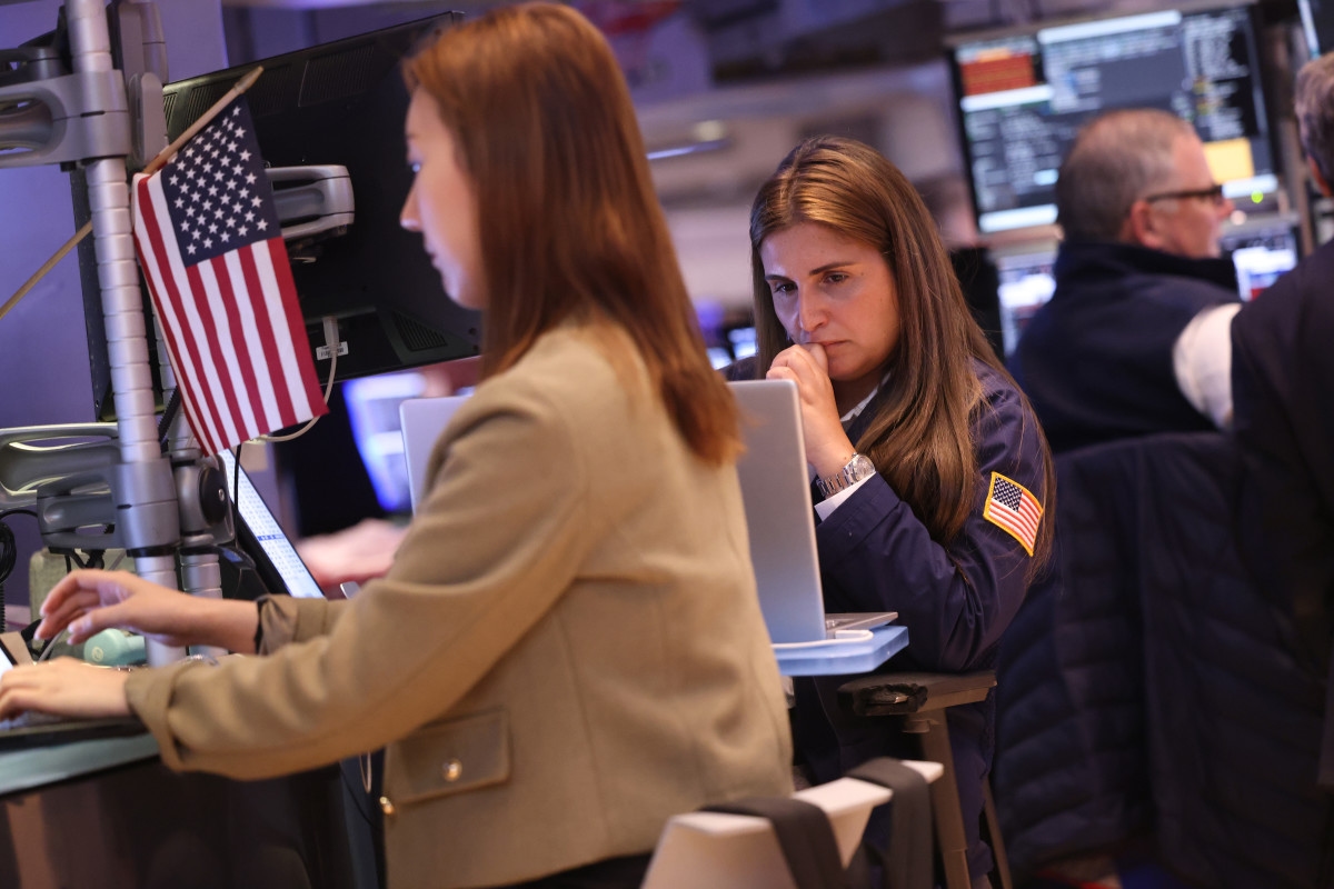 Stock Market Today: Stocks Sag to Flat as Trump Reportedly Mulls Firing Powell, Walks Back Idea