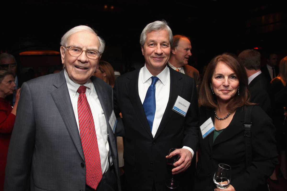 Michael Saylor dares JP Morgan and Berkshire Hathway to compete