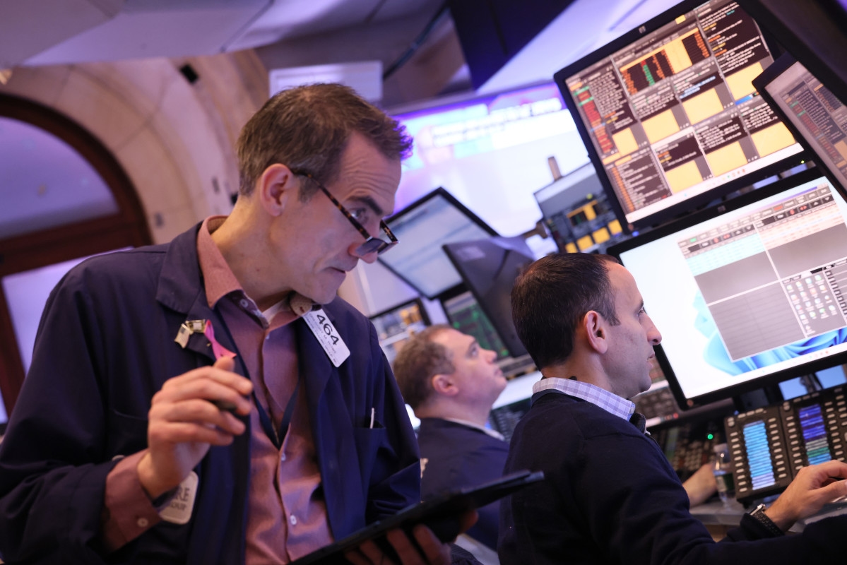 Paychex shares recoup a bit; CEO comments about economy; analysts weigh in