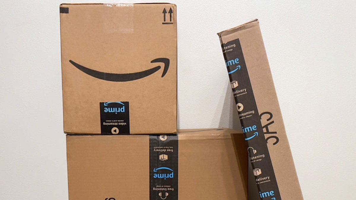 Amazon is selling a $1,600 laptop for $387, and shoppers say 'it feels way more expensive than it is'