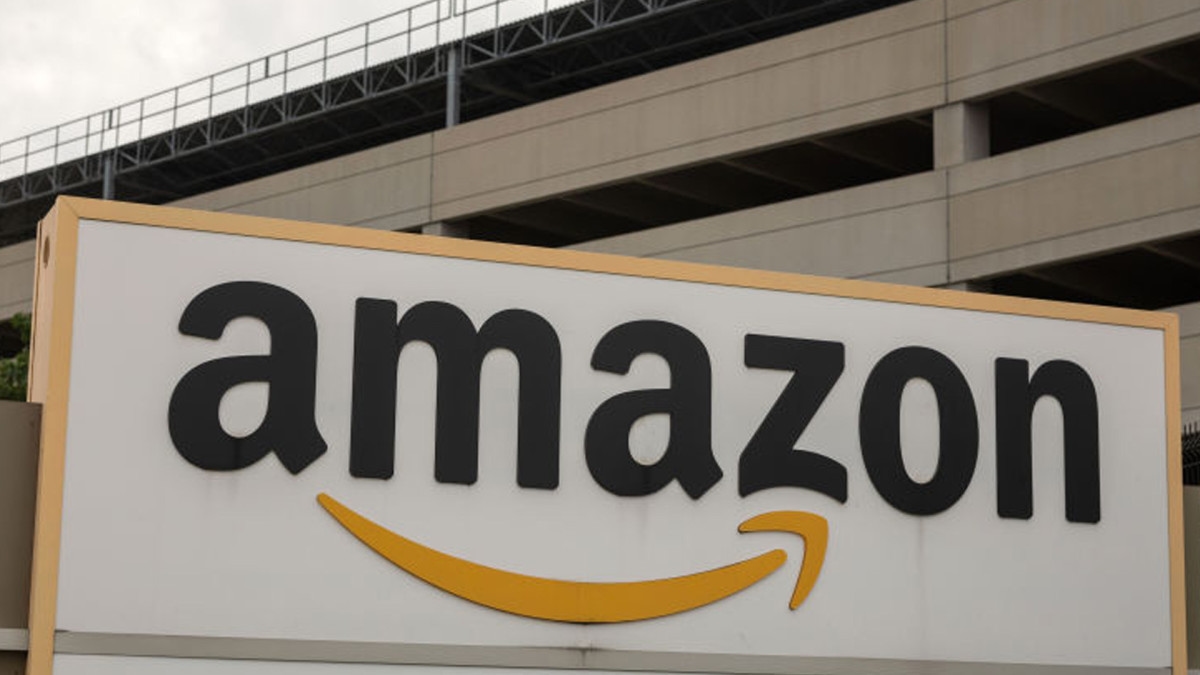 Amazon is selling a 'lightweight' $1,399 Lenovo laptop for $399, and shoppers say it's a 'quality notebook'