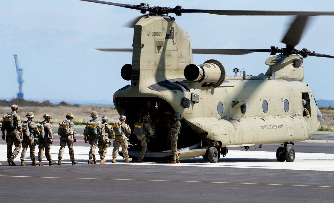 Here's why 4 U.S. Chinook and Black Hawk helicopters are landing in Richland