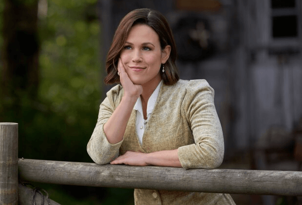 When Calls the Heart's Erin Krakow Weds Co-Star — See Photos