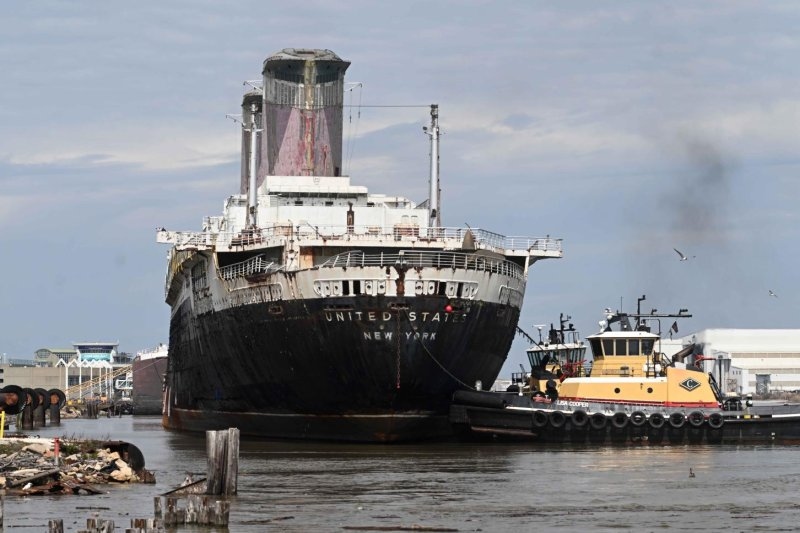 SS United States arrives in Alabama to be prepped for sinking, world's largest artificial reef