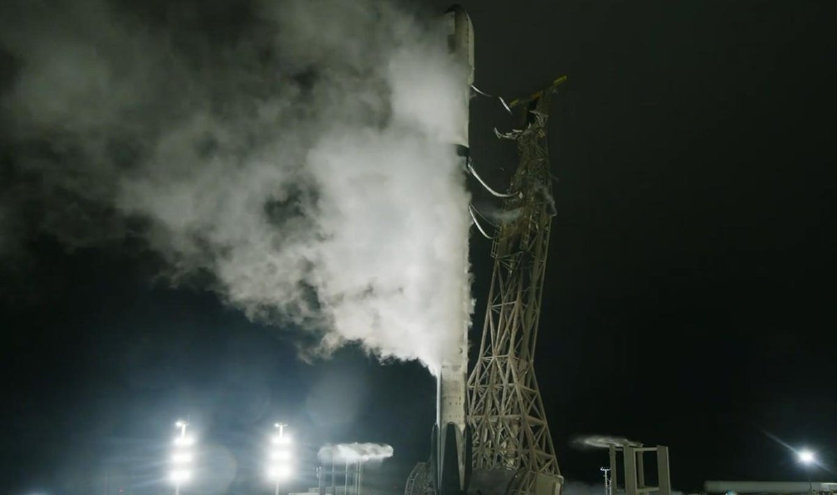 SpaceX sends 24 Starlink satellites to polar orbit in late night launch