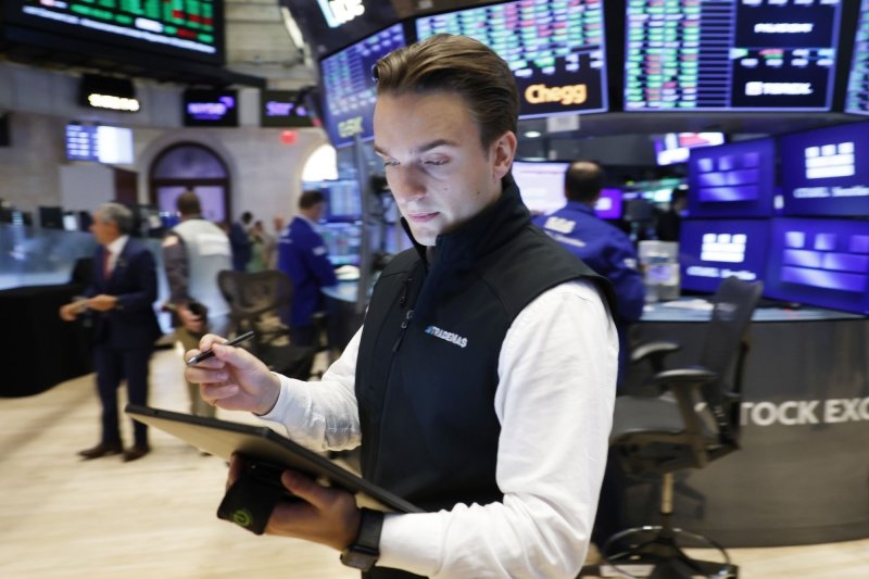 S&P, Nasdaq hit record highs amid optimistic earnings