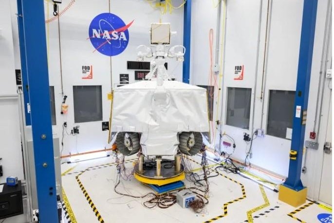 NASA to seek new ways to send rover to moon's south pole