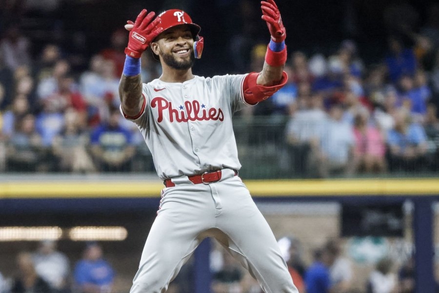 Watch: Phillies beat Red Sox on walk-off catcher's interference call