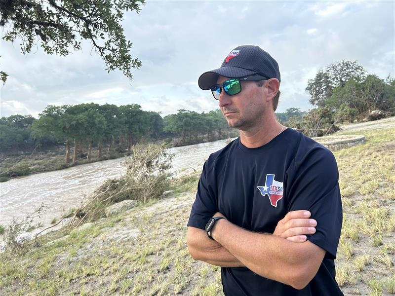 A flood killed his entire family in 2015. Now, he's joined search efforts in Texas.