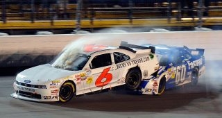 Crazy Iowa finish: Carl Edwards vs. Ricky Stenhouse Jr. from 2011