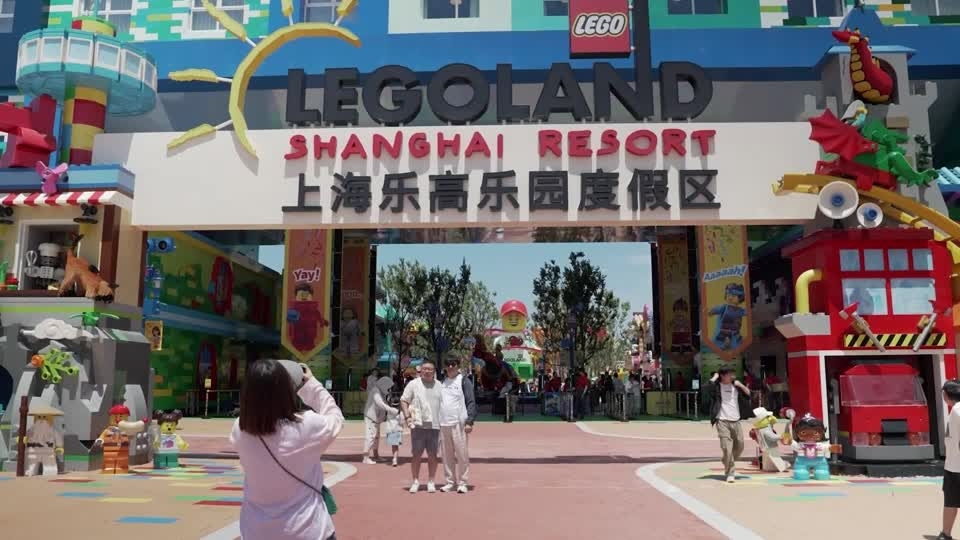 World's largest Legoland opens amidst Shanghai heatwave