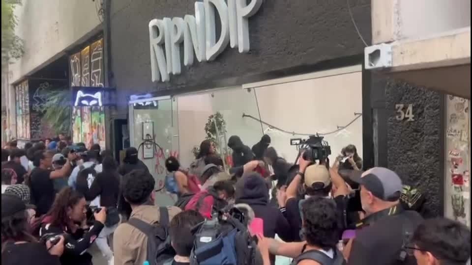 Mexicans protest against gentrification and US migration