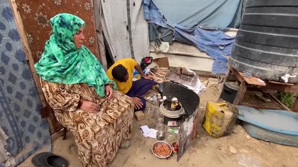 Six weeks into Israel's Gaza blockade, last food is running out