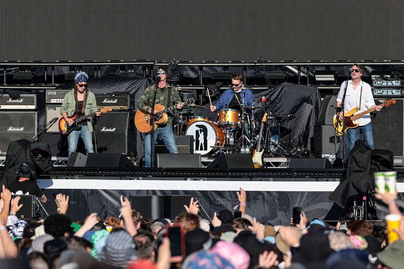Richard Ashcroft makes on-stage quip as he supports Oasis after Shazam moment in Cardiff