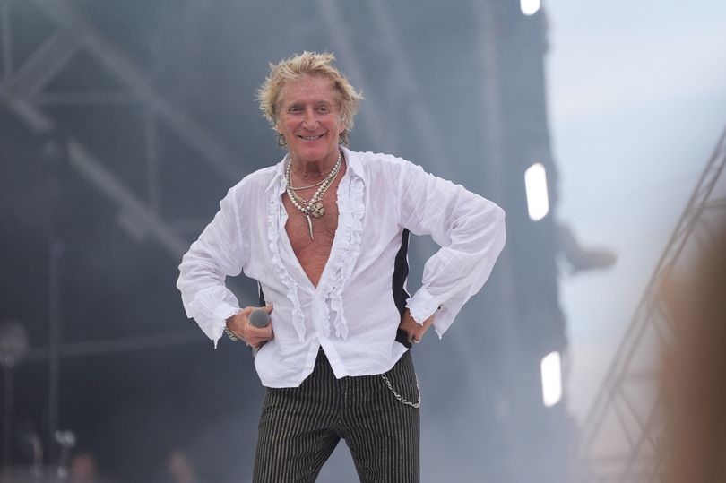 How much Rod Stewart was paid for legends slot in Glastonbury 2025