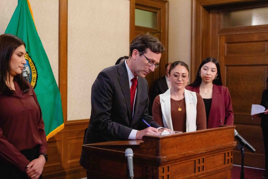 Trio of immigrant rights laws signed by WA governor