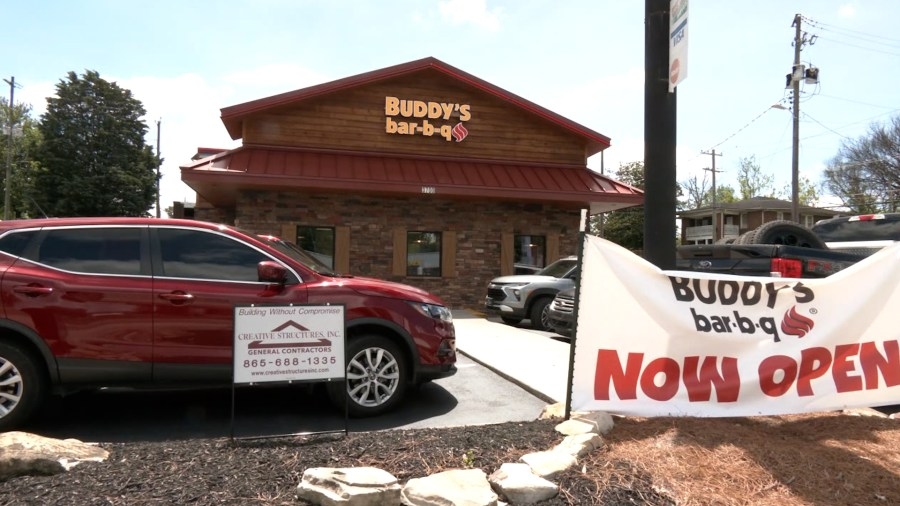 Buddy's Bar-B-Q reopens on East Magnolia Avenue after 2024 fire
