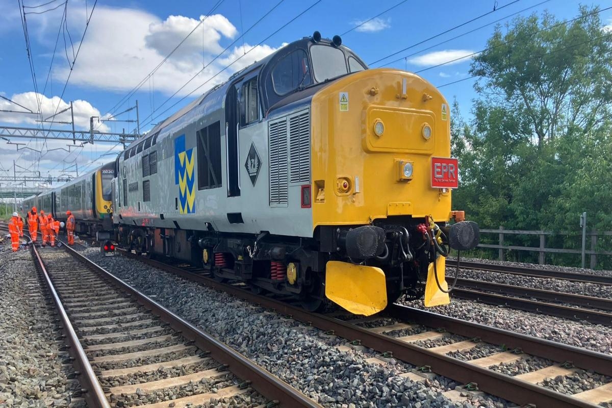 Derailment means 'very busy' trains expected today