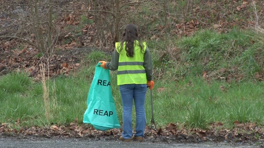 Fairmont State University helps make the community ‘shine' with volunteer clean up event