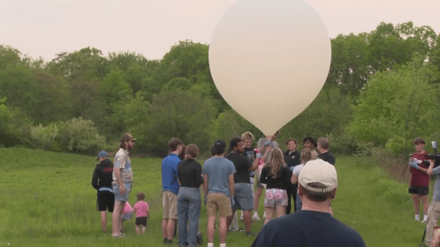 Robotics class sends off high-altitude weather balloon