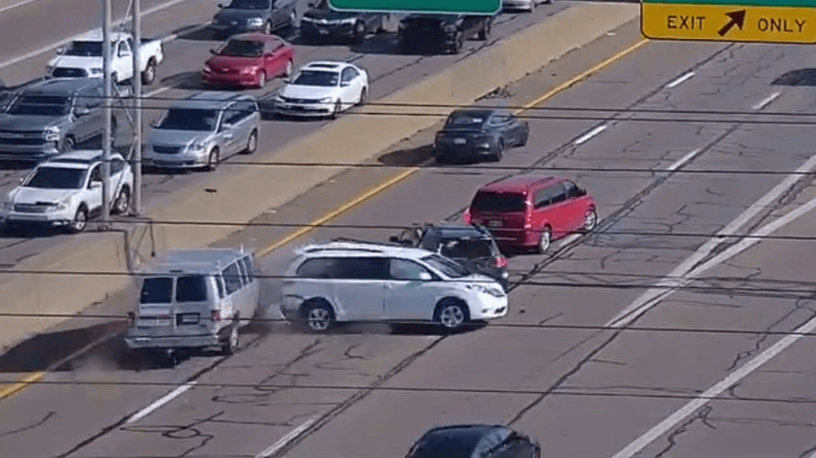 Driver who stopped on I-71 before exit charged in three-car wreck