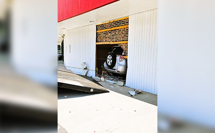 KCFD investigating after car crashes into O'Reilly Auto Parts store in the Northland