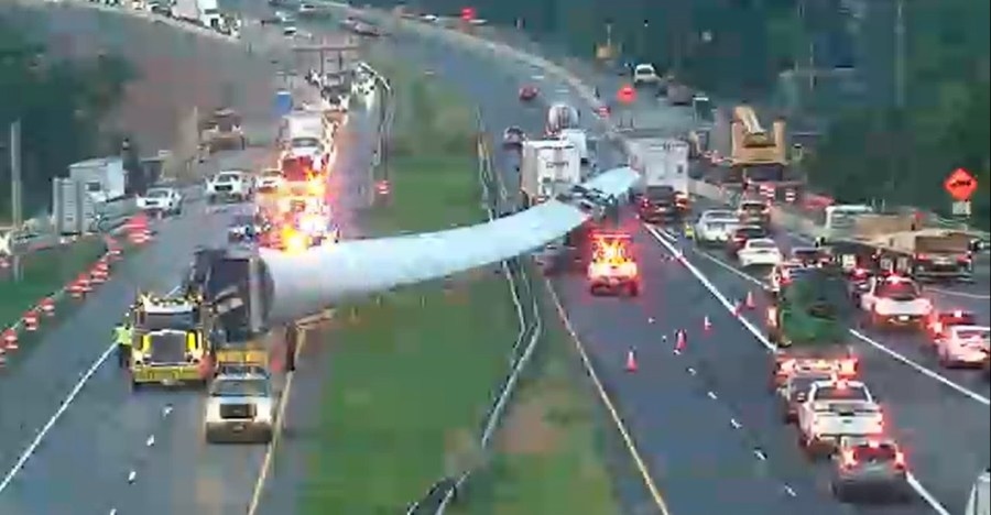 Windmill blade falls on I-70 causing major delays in Washington County; 1 hurt