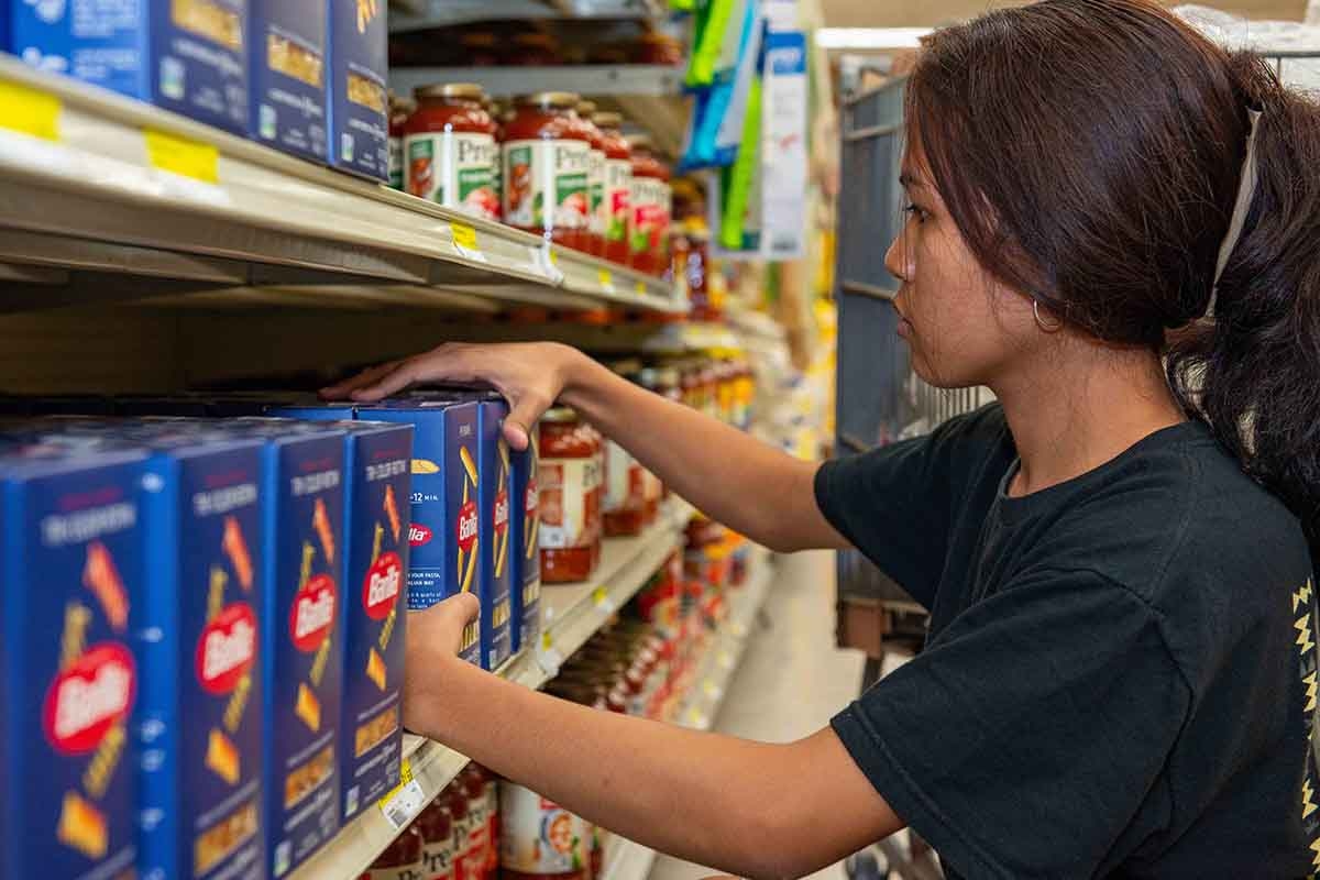 How to explain commissary etiquette to your civvie bestie